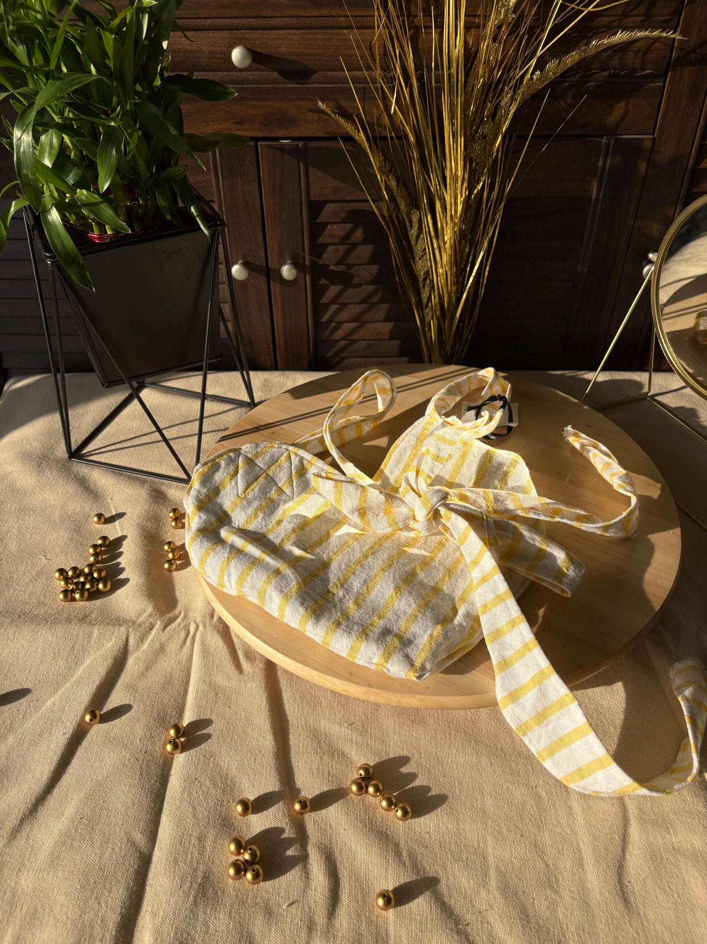 Mustard field magic bow sling